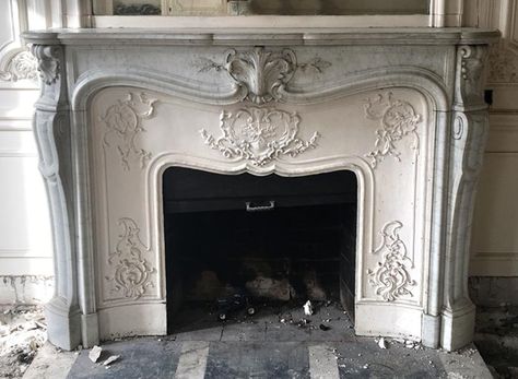 White Cast Iron Fireplace, Old Marble Fireplace, Antique Fireplace Ideas, Marble Fireplace Ideas, Design Camino, French Fireplace, Mantel Design, Family Furniture, American Interior