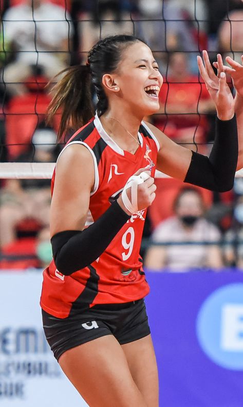 CHERY TIGGO rode a big first set comeback and dominated the import-less F2 Logistics in the next two as the Crossovers fashioned out a 25-23, 25-21, 25-22 victory for an early share of the lead in the Premier Volleyball League Reinforced Conference eliminations at the PhilSports Arena in Pasig City Tuesday. The post Crossovers beat F2 Cargo Movers in straight sets first appeared on BusinessMirror. Pasig City, Draw Two, Match Point, 25 21, Health And Safety, Volleyball, Victorious, The Next, Running