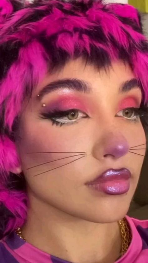 Chesire Cat Costume, Cat Costume Makeup, Halloween Lip Makeup, Cheshire Cat Makeup, Cheshire Cat Halloween, Alice In Wonderland Makeup, Cheshire Cat Costume, Wonderland Makeup, Cat Halloween Makeup