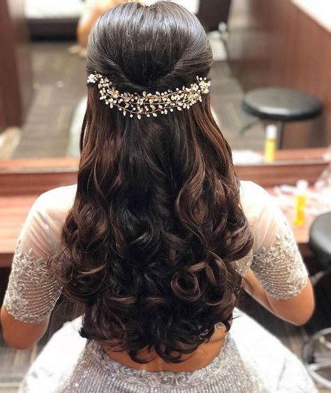 Bridal Reception Hairstyle, Engagement Hairdo, Lehenga Hairstyle, Reception Hairstyle, Engagement Portraits Poses, Reception Hairstyles, Wedding Hairdo, Hairstyles For Gowns, Pearl Hair Accessories