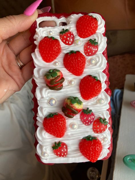 Strawberry Shortcake Decoden Phone Case Cake Phone Case Diy, Fake Icing, Cake Phone Case, Diy Resin Phone Case, Decoden Diy, Decoden Case, Cream Glue, Jelly Wallpaper, Decoden Phone Case