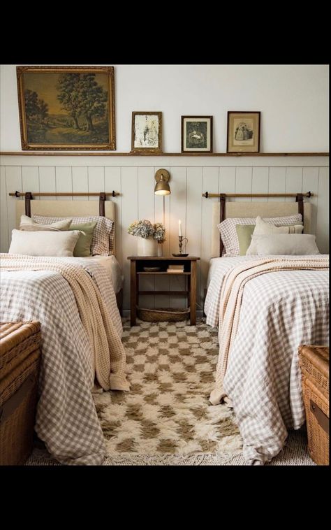 Cottagecore Bedrooms, Twin Beds Guest Room, Cottagecore Bedroom Ideas, Twin Beds, Casa Vintage, Twin Bedroom, Cottage Bedroom, Guest Bedrooms, Minimalist Bedroom