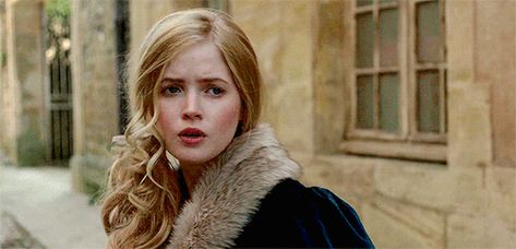 Ellie Bamber Cosette Les Miserables, Ellie Bamber, Elle Fanning, Les Miserables, Aesthetic Gif, Draco Malfoy, Narnia, Blonde Girl, Face Claims