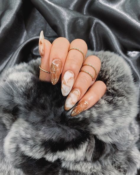 2,514 Likes, 44 Comments - its me, esther yi ✨ (@estherryi) on Instagram: “I’m so fancy, can you taste this gold ✨💰✨ @zoey_redpolish blessed my nails with this amazing gold…” Brown Nails With Marble Design, White Brown Gold Nails, Brown And Gold Marble Nails, White And Brown Marble Nails, Brown Marble Nails Acrylic, Marble Brown Nails, Gold Brown Nails, Marble Gold Nails, Brown Nails With Gold