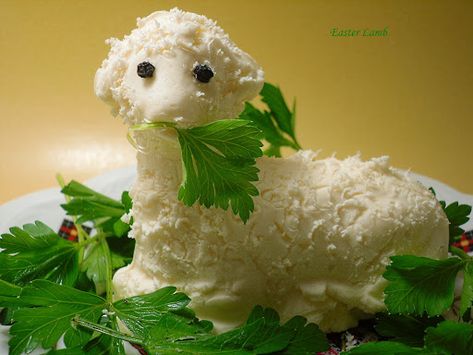 Try Easter Butter Lamb! You'll just need 2 sticks cold butter (1/2 pound), 1 tablespoon butter, softened, 1/8 teaspoon ground cinnamon, 2 whole cloves... Polish Easter Traditions, Butter Lamb, Lamb Cake, Polish Easter, Parmesan Risotto, Polish Traditions, Italian Easter, Decorated Eggs, Easter Lamb