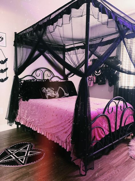 Goth Living Room Ideas, Pink Goth Room, Goth Bedroom Aesthetic, Goth Room Ideas, Goth Living Room, Emo Room, Goth Bedroom, Colorful Room Decor, Gothic Bedroom