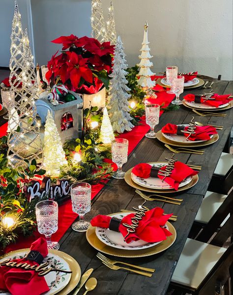 Christmas Table Decorations Party, Christmas Snack Table, Christmas Table Decorations Ideas, Christmas Dinner Table Settings, Christmas Table Decorations Diy, Amazing Christmas Trees, Christmas Dining Table Decor, Christmas Party Table, Diy Christmas Table