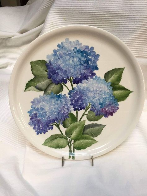 Hydrangea Painting, Pretty Plates, Painting Flower, Painted Plates, Thomas Kinkade, China Painting, Blue Hydrangea, Botanical Flowers, Wonderful Images