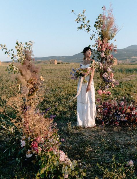 Tuscan Summer, Wedding Flower Decor, Italian Wedding Dresses, Colorful Bridal Bouquet, Summer Wedding Inspiration, Wedding Wows, Field Wedding, Wedding Stationery Suite, Spring Wedding Inspiration