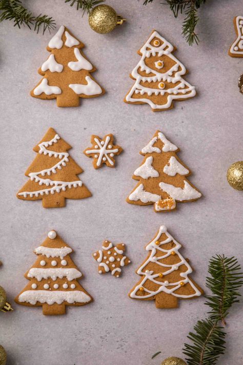 Easy Gingerbread cookies (no spread) - Lifestyle of a Foodie Tree Gingerbread Cookies, Christmas Cookies Decorated Ideas Easy, Christmas Cookies Decorated Easy, Easy Gingerbread Cookies, Easy Gingerbread, Gingerbread Cookies Decorated, Cookie Decoration, Cute Christmas Cookies, Gingerbread Decor