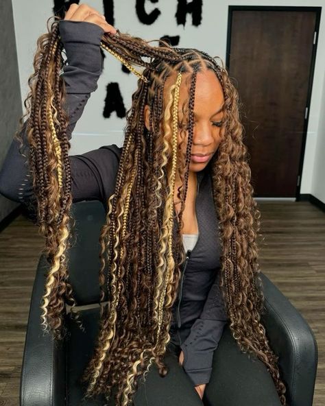 Brown And Blonde Knotless Braids, Highlight Braids, Blonde Braided Hairstyles, Fall Braids Black Women, Boho Braids With Color, Braiding Hair Colors, Pretty Braids, Braids Ideas, Braided Hairstyles For Black Women Cornrows