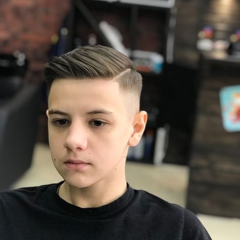 Guys Side Part Haircut, Side Part Mens Haircut Low Fade, Two Side Hairstyles Men, Side Part Fade Hairstyles Men, Men’s Combover Hairstyle, Combover Fade Kids, Combover Haircut Men, Side Part Hairstyles Men Short, Under Cut For Men