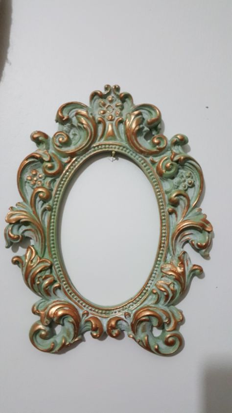 Antique Mirror Frame, Chalk Paint Furniture Diy, Chateaux Interiors, Glamour Decor, Antique Picture Frames, Decorative Boards, Decorative Hand Towels, Picture Frame Decor, Photo Frame Design