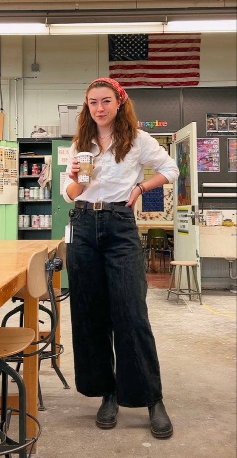 Drama Teacher Outfit, Doc Marten Boot Outfits, Legging Teaching Outfit, Doc Marten Boot Outfits Women, Business Casual Doc Martens, Y2k Teacher Outfits, Bigbooklady Outfit, Doc Martens Outfit Fall Casual, Doc Marten Teacher Outfit