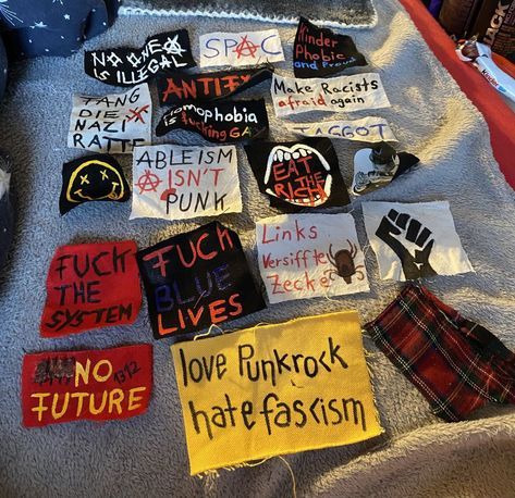 How To Make A Punk Jacket, Punk Back Patch Ideas, Making Punk Clothes, Alt Patches Ideas, Jean Patches Ideas Punk, Battle Vest Back Patch, Alt Patches Diy, What To Where To A Concert, Grunge Patch Pants