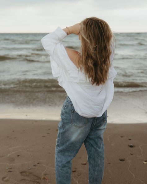 Fall beach sesh with @brittandherbrush 🍂🌊 #photogrpaher #portraitphotography #buffalophotographer #beachlife #fallphotography #beachphotography #portrait Jenny Billingham, Fall Beach, Fall Portraits, Beach Shoot, Beach Portraits, Single Girl, Autumn Photography, Girl Falling, Beach Photography