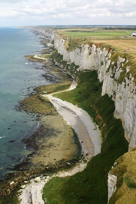 travelingcolors: “Cliffs on the Côte d’Albâtre | France (by Antoine Grandeau) ” Falaise Etretat, White Cliffs Of Dover, Coast Line, Normandie France, Chateau France, Pretty Places, Best Vacations, France Travel, On The Edge