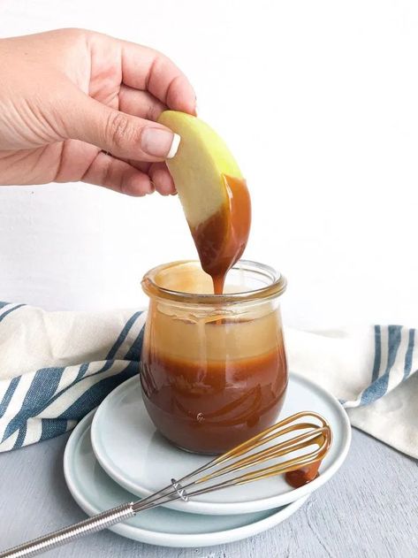 Use this gluten and soy free homemade caramel sauce as a sweetener in lattes, for dipping apples in, or drizzled on top of ice cream! #homemadecaramel #caramelsauce #soyfreecaramel #glutenfreecaramel Apples And Ice Cream, Vegan Caramel Sauce Recipe, Vegan Caramel Sauce, Chocolate Ganache Tart, Caramel Apple Dip, Sliced Apples, Caramel Recipes Sauce, Vegan Caramel, Caramel Desserts