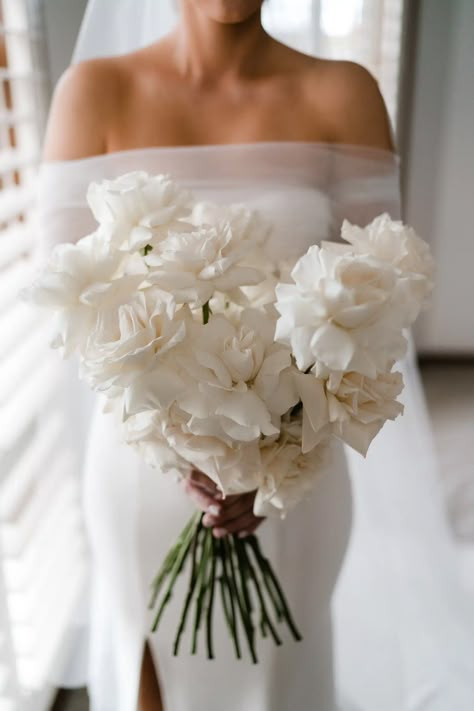 25+ Modern Monochromatic Wedding Florals & Decor Ideas • VintageBash Monochromatic Wedding, Off The Shoulder Wedding Dresses, Modern Wedding Flowers, White Roses Wedding, Winter Wedding Bouquet, Bridal Bouquet Flowers, Rose Wedding Bouquet, White Bridal Bouquet, White Wedding Bouquets