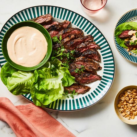 Steak Lettuce Wraps, Spicy Steak, Lettuce Wraps Recipe, Sweet N Spicy, Lettuce Wrap Recipes, Good Eat, Skinny Taste Recipes, Skirt Steak, Light Bright