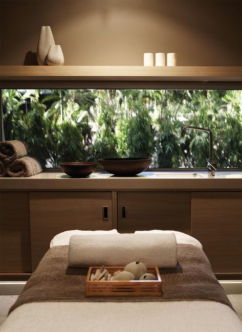 Home Spa Ideas, Spa Room Ideas, Massage Room Design, Spa Massage Room, Massage Room Decor, Home Spa Room, Esthetician Room Decor, Esthetics Room, Casa Cook