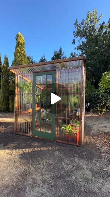 Diy Greenhouse From Old Shed, Diy Greenhouse Garden, Diy Tomato Greenhouse, Recycled Greenhouse Diy, 6x8 Greenhouse Ideas, Upcycled Raised Garden Beds Diy, Simple Green House Diy, Diy Greenhouse Attached To House, Diy Greenhouse Pallets