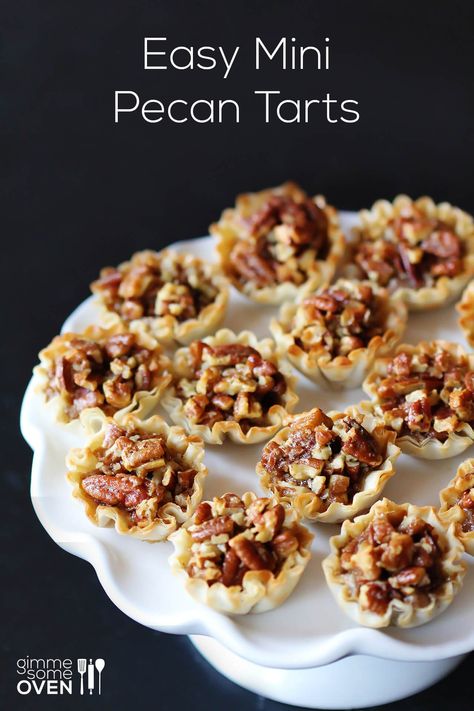 Easy Mini Pecan Tarts | Gimme Some Oven: This easy mini pecan tarts recipe uses simple with frozen phyllo shells, and a quick and delicious pecan pie filling. Your friends will love them! Pecan Tartlets Recipe, Mini Pecan Tarts, Pecan Tartlets, Phyllo Tart, Mini Ovens, Pecan Tarts Mini, Tart Shells Recipe, Mini Dessert Easy, Tart Shells Filling