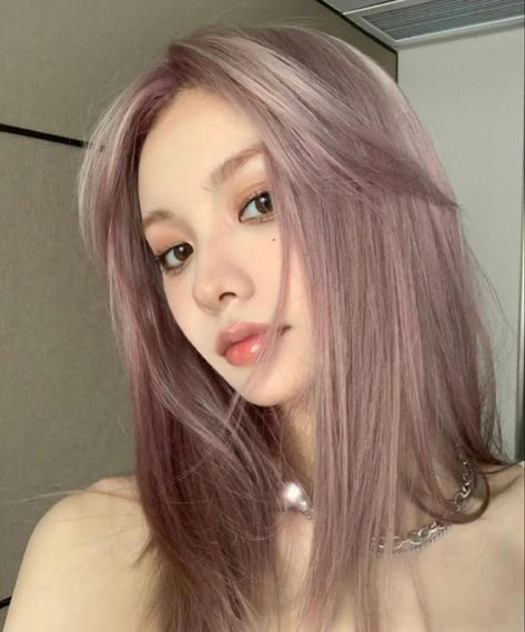 Pink Hair Shades, Cool Toned Hair, Kpop Hair Color, Korean Hair Color, Kpop Hair, Pretty Hair Color, Winter Hair Color, Haircut And Color, 짧은 머리