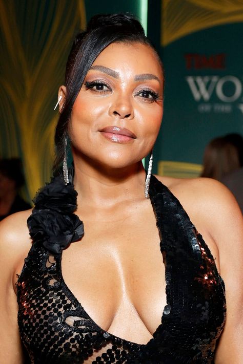 Taraji P. Henson will always and forever prioritize self-care. These are the beauty products Henson turns to when filming. Taraji Henson, Lyndsy Fonseca, Brown Ombre Hair, Oscar Fashion, Taraji P Henson, Black Queens, Black Actors, Kerry Washington, Beauty Images