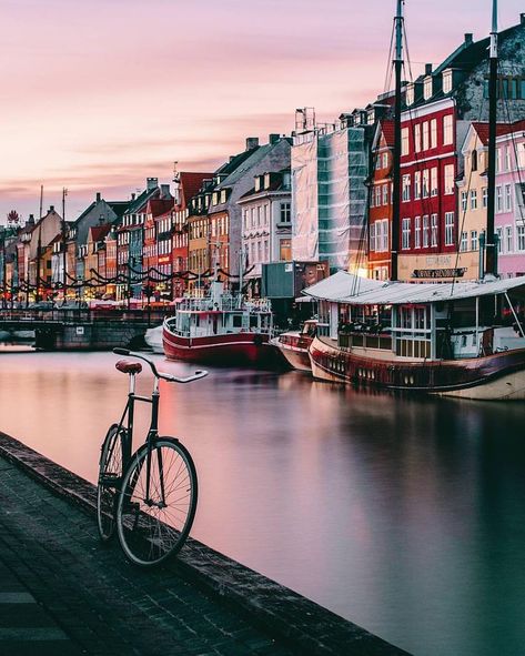 Nyhavn in Copenhagen   #denmark #copenhagen #denmarktravel #travelphotography #wanderlust #bucketlist #travelvibes #travelaesthetic Copenhagen Photography, Travel Photography Europe, Denmark Copenhagen, Copenhagen Travel, Travel Vibes, Denmark Travel, Italy Trip, Voyage Europe, Stavanger