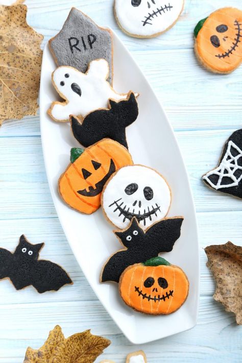 Patisserie, Easy Halloween Biscuits, Halloween Biscuits Ideas, Halloween Biscuits Kids, Goth Cookies, Halloween Birthday Cookies, Biscuit Halloween, Biscotti Halloween, Scary Halloween Cookies