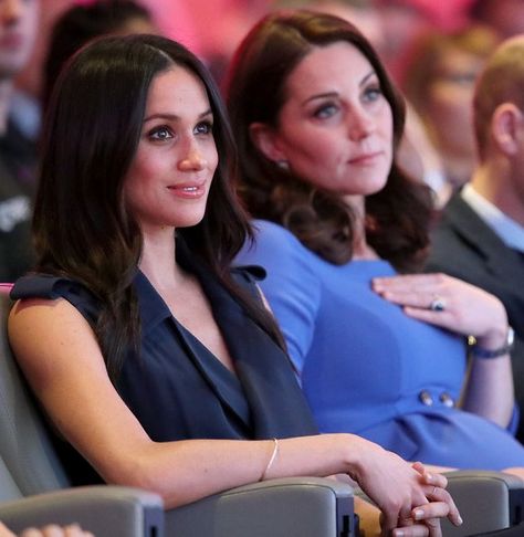 Duchess Catherine and Meghan Markle attend the Royal Foundation Forum Estilo Meghan Markle, Princ Harry, Herzogin Von Cambridge, Prince Harry Et Meghan, Looks Kate Middleton, Prins William, Princess Meghan, Prins Harry, Principe William