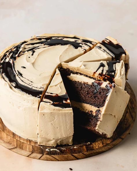 Coffee And Cream Cake, Coffee Cake Icing, Coffee Cake Aesthetic, Coffee Wedding Cake, Espresso Chocolate Cake, One Bowl Cake, Chocolate Drizzle Cake, Chocolate Coffee Cake Recipes, Coffee Chocolate Cake