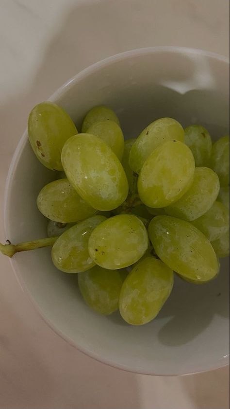 Grapes Aesthetic, Food C, Organic Diet, Healthy Food Motivation, Green Grapes, Food Snapchat, Food Obsession, Pretty Food, Food Cravings