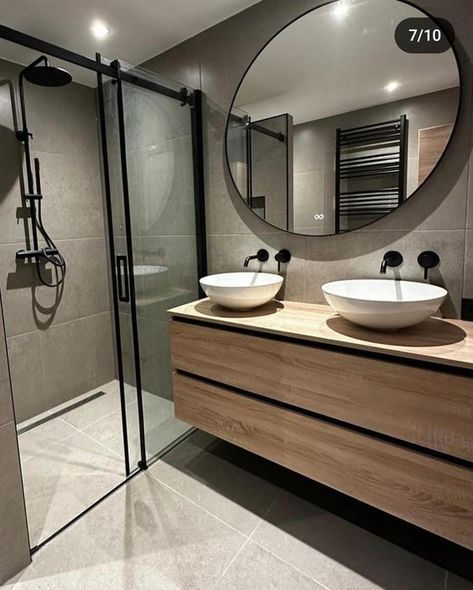 His And Hers Ensuite Bathroom, Grey And Oak Bathroom, Rectangle Bathroom Ideas, Gray Wood Bathroom, Cozy Small Bathroom, Modern Ensuite, Black Fixtures, Oak Bathroom, Bad Inspiration