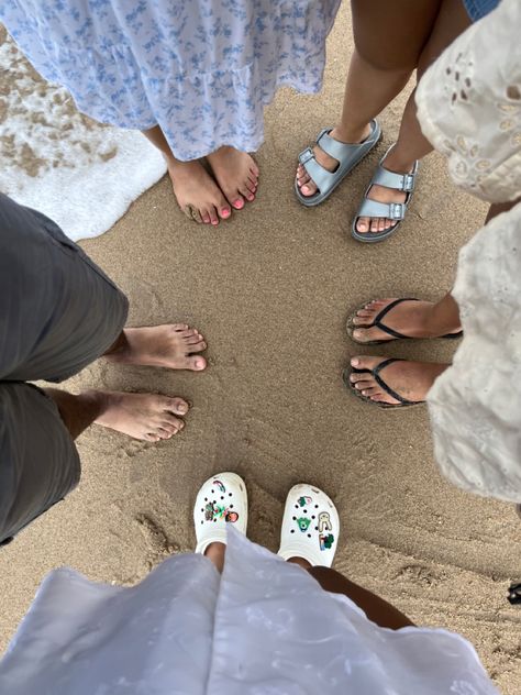 A friend group circles around at a beach in Mexico. Beach Group Photo Ideas Friends, Beach Group Photos, Group Photo Ideas Aesthetic, Beach Group Photo Ideas, Senior Ditch Day, Beach Pics Poses, Friend Group Photo Ideas, Beach Trip With Friends, Friend Group Photoshoot