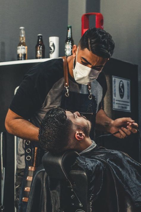 Barber Shop Pictures, Modern Barber Shop, Mens Hair Salon, Mens Barbershop, Barber Man, Barber Logo, Barbershop Design, Barber Pole, Barber Shop Decor