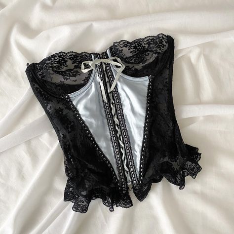 Lace Bustier, Corsets And Bustiers, Alternative Outfits, Dream Clothes, Black Lace, Fashion Killa, Look Fashion, Pretty Outfits, Fashion Inspo Outfits