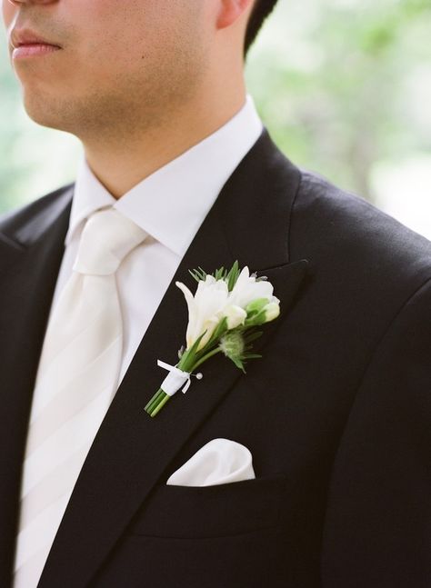 White Calla Lily Boutonniere, Calla Lily Buttonhole, Groom Attire Black Suit, Calla Boutonniere, Timeless Editorial, White Jeans For Men, White Tuxedo Wedding, Groom Attire Black, Boutineer Wedding