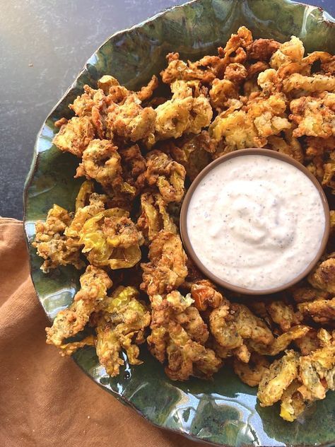 Fried Banana Pepper Rings, Fried Banana Peppers Recipe, Deep Fried Banana Peppers, What To Do With Banana Peppers, Banana Pepper Recipe, Banana Pepper Dip, Fried Banana Peppers, Banana Peppers Recipe, Banana Pepper Rings