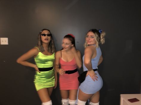 Powder Puff Halloween Costumes, Halloween Costumes 3ppl, Hot Halloween Trio Costumes, Power Puff Girls Costume Ideas, Halloween Powerpuff Girls Costume, Three Girl Costume Ideas, Triple Halloween Costumes College, Three Ppl Halloween Costumes, Powerpuff Girls Costume Adult