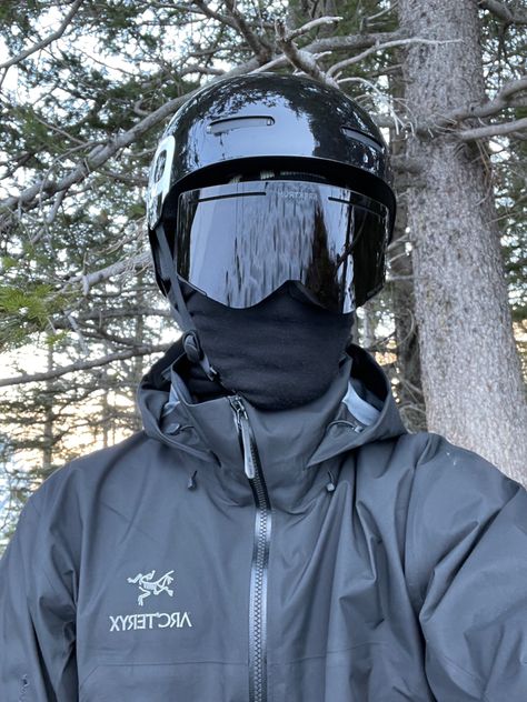 All Black Snowboarding Outfit, Black Snowboarding Outfit, Arcteryx Aesthetic, Granola Guy Style, Mens Ski Clothes, Arcteryx Outfit, Ski Instagram, Ski Outfit Men, Ski Fits