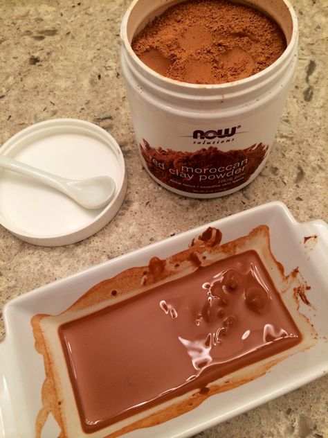 Moroccan Red Clay Powder Mask Review and Benefits Red Clay Mask, Clay Mask Benefits, Diy Clay Mask, Moroccan Clay, Healthy Face, Homemade Makeup, Clay Soap, Skin Care Items, Homemade Face Masks