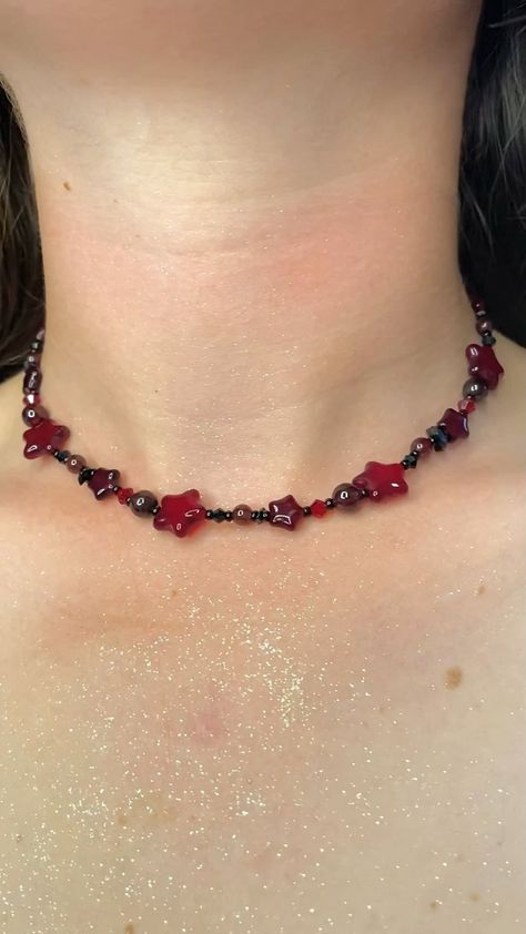 1222 jewelry company ❤ on Instagram: “Garnet skies 🥀🌌 handmade necklace made with: Garnet round beads, Glass star beads, Black tourmaline chips, And a silver plated heart…” Red Beaded Necklaces, Necklace Outfit, Star Beads, Expensive Jewelry Luxury, Diy Jewelry Unique, Easy Diy Jewelry, Charm Necklace Silver, Expensive Jewelry, Funky Jewelry