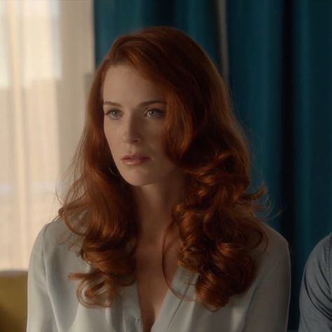 Ginger Actresses, Bridget Regan, Kelly Lebrock, Ginger Women, Jane The Virgin, Middle Aged Women, Auburn Hair, Ginger Hair, Beauty Queens