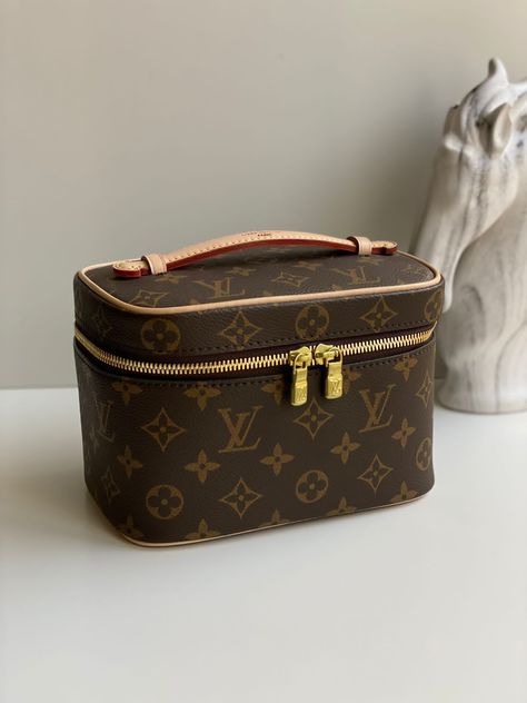 Make Up Bag Louis Vuitton, Louis Vuitton Make Up Bag, Lv Cosmetic Bag, Louis Vuitton Vanity Bag, Luxury Makeup Bag, Lv Vanity Bag, Lv Makeup Bag, Louis Vuitton Makeup Bag, Louis Vuitton Makeup