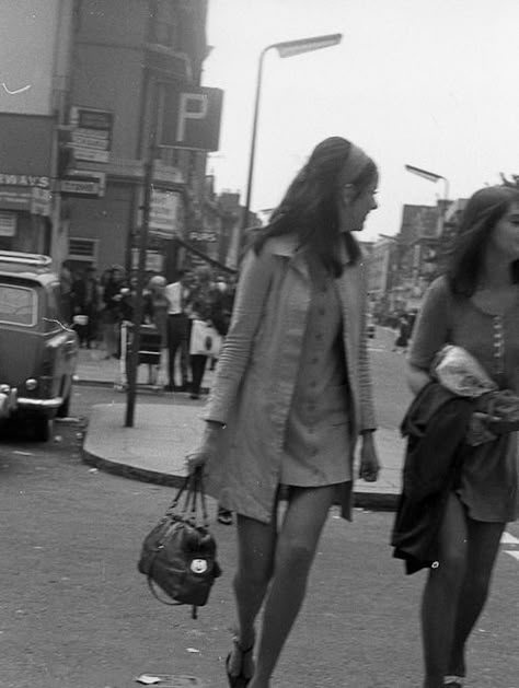 60’s Fashion, 60s Vibes, 60s Aesthetic, Harry Clarke, Father Photo, 60s 70s Fashion, Swinging London, Walking Down The Street, Swinging Sixties