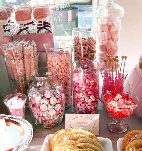 Valentine candy bar ideas (or Breakfast. Lunch. Dinner.) Baby Shower Sweets Table, Candy Buffet Baby Shower, Baby Shower Sweets, Babyshower Party, Grey Baby Shower, Baby Shower Candy, Shower Desserts, Kampot, Fiesta Baby Shower