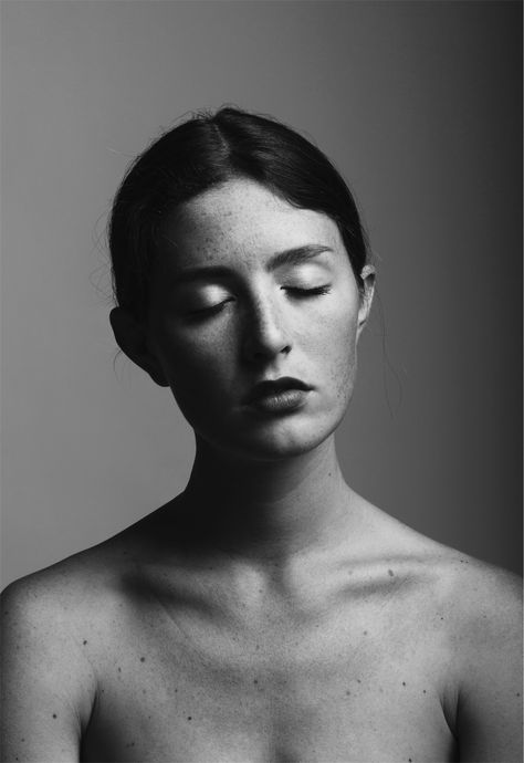 Woman Eyes Closed Portrait Photography, Black And White Portrait Woman, Person In Black And White, Black And White Art Reference Photos, Iconic Portraits Photography, Black N White Portrait, Serious Face Reference, Portrait Close Up, Face With Shadows