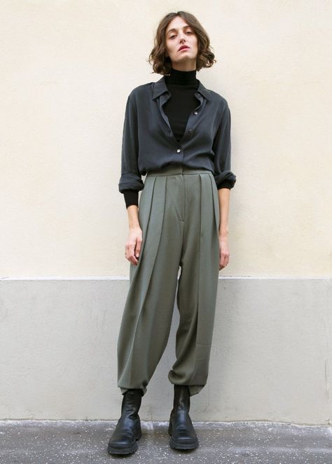 Androgynous Fashion Women, Genderqueer Fashion, Androgynous Outfits, Queer Fashion, Androgynous Fashion, Green Pants, Mode Inspo, Soft Grunge, 가을 패션